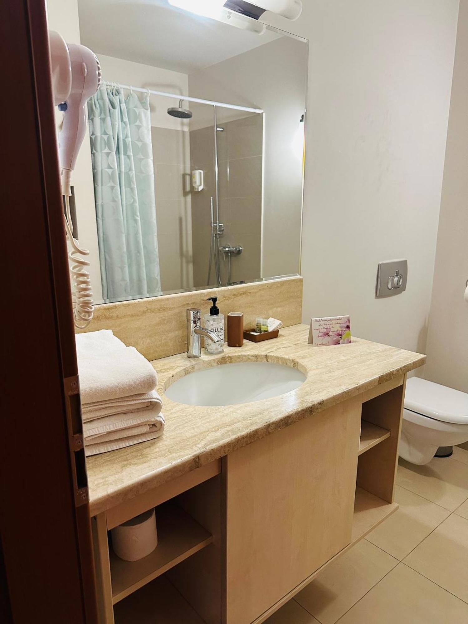 Hotel Plaza クラヨーヴァ エクステリア 写真
