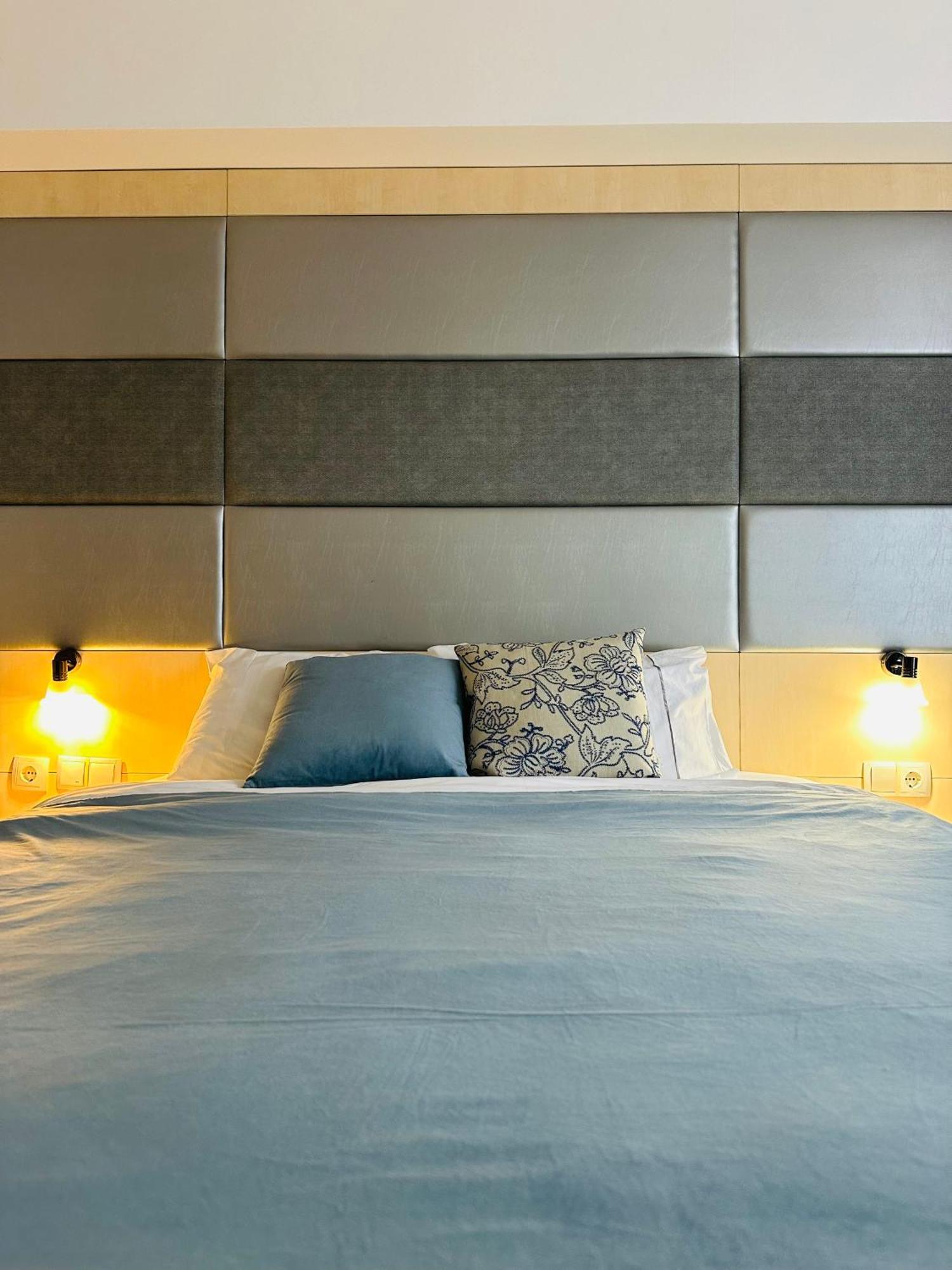 Hotel Plaza クラヨーヴァ エクステリア 写真